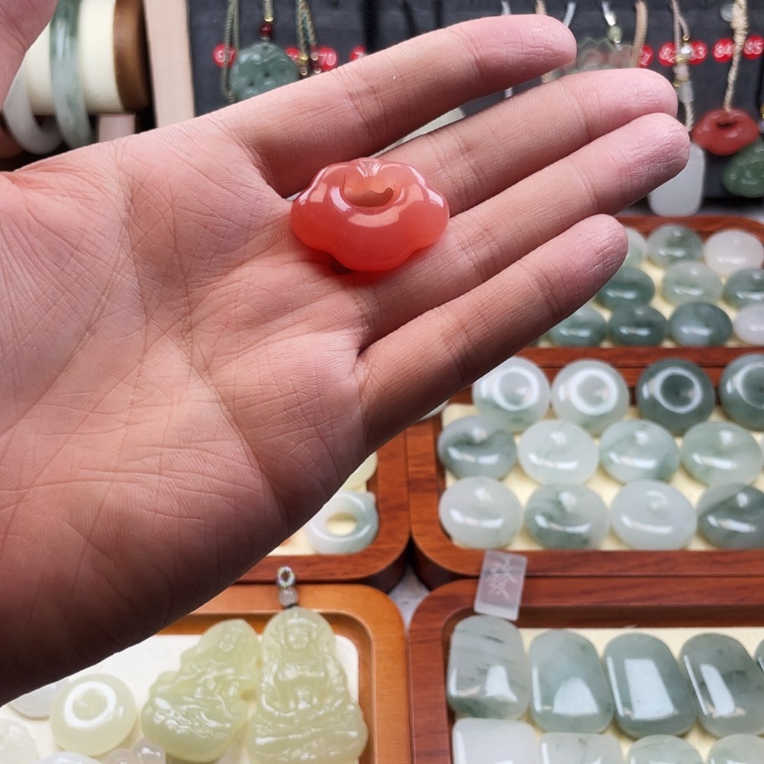 石英质玉未镶嵌颈饰