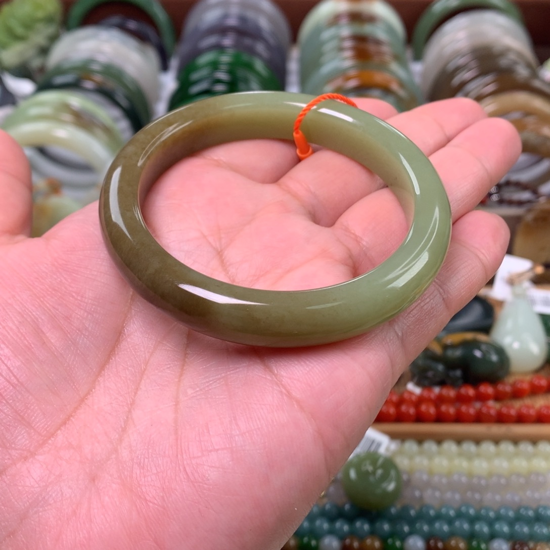 和田玉未镶嵌手镯57口径