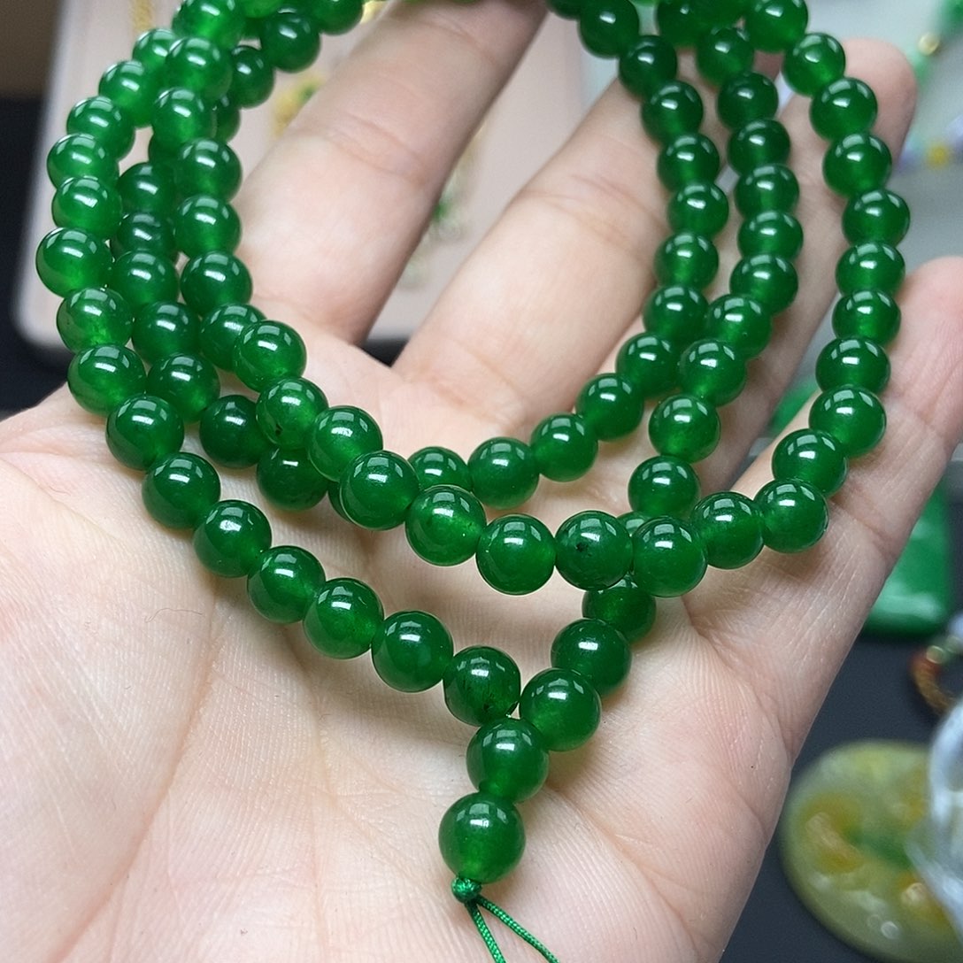 翡翠吊坠(赠链)未镶嵌