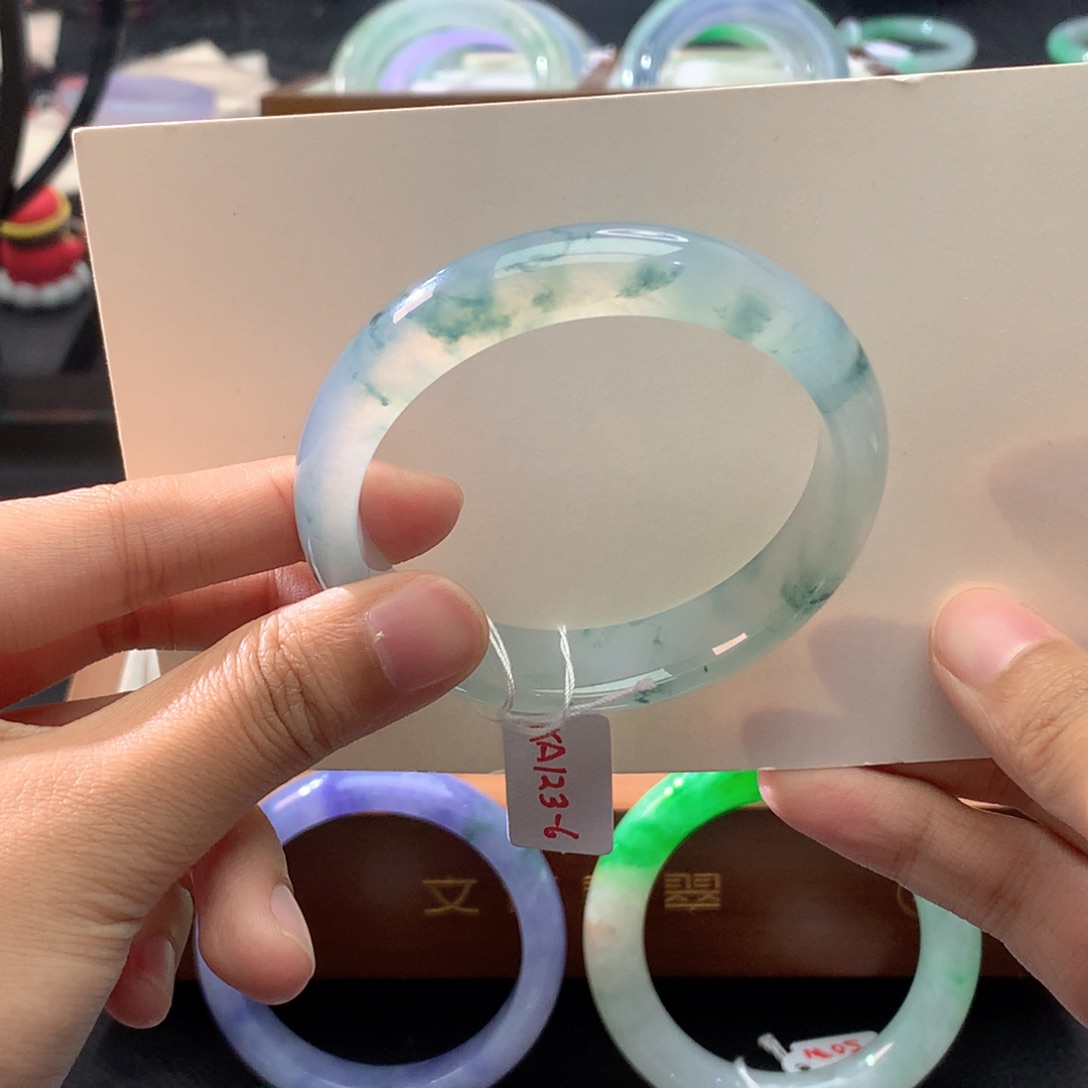 翡翠未镶嵌手镯正圈