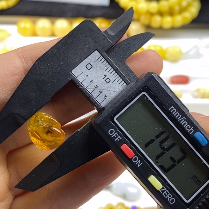 蜜蜡裸石未镶嵌钱袋子，瑕疵