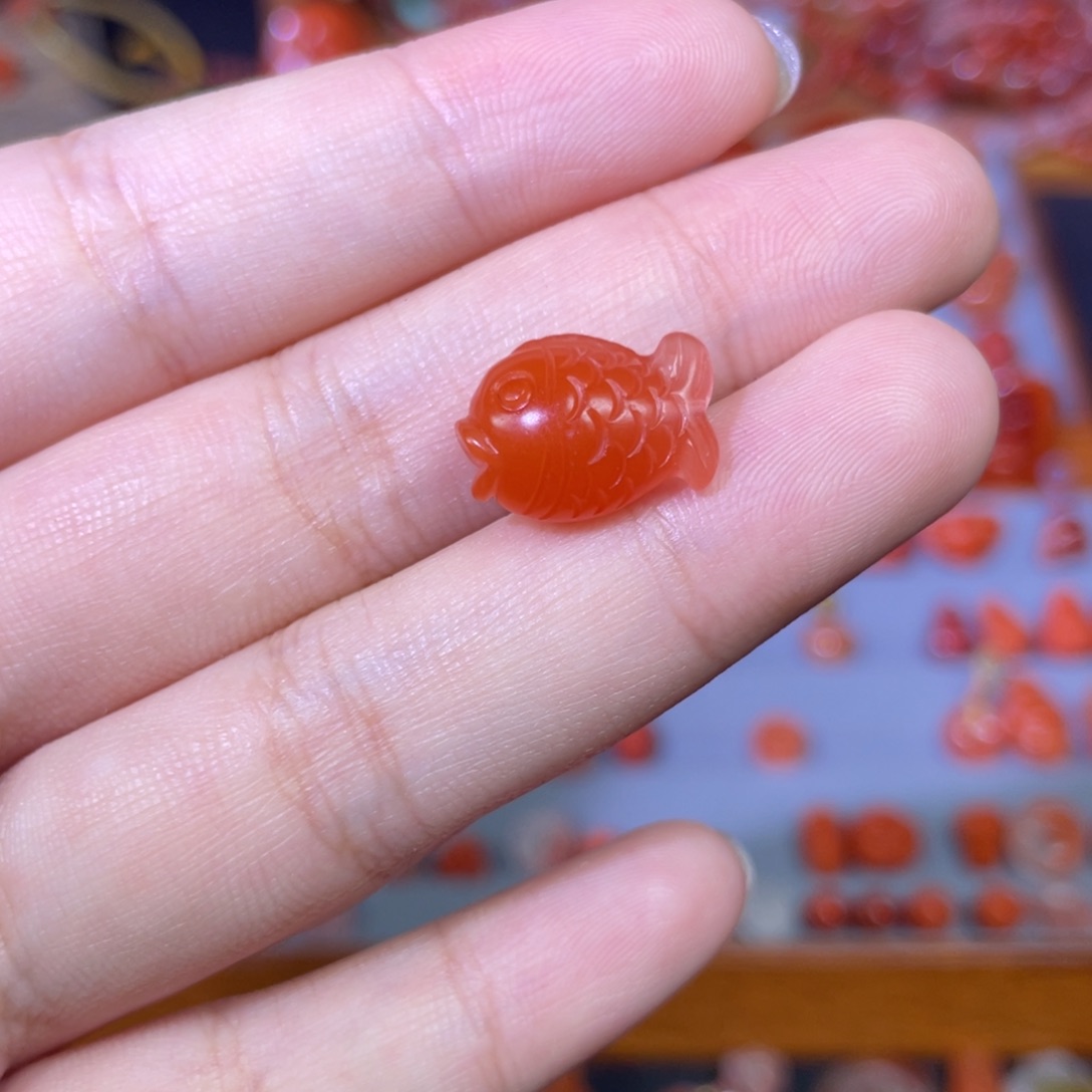 南红玛瑙小鱼通孔未镶嵌