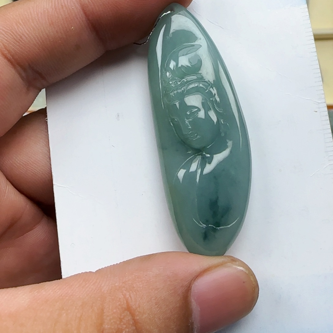 翡翠未镶嵌颈饰静*，