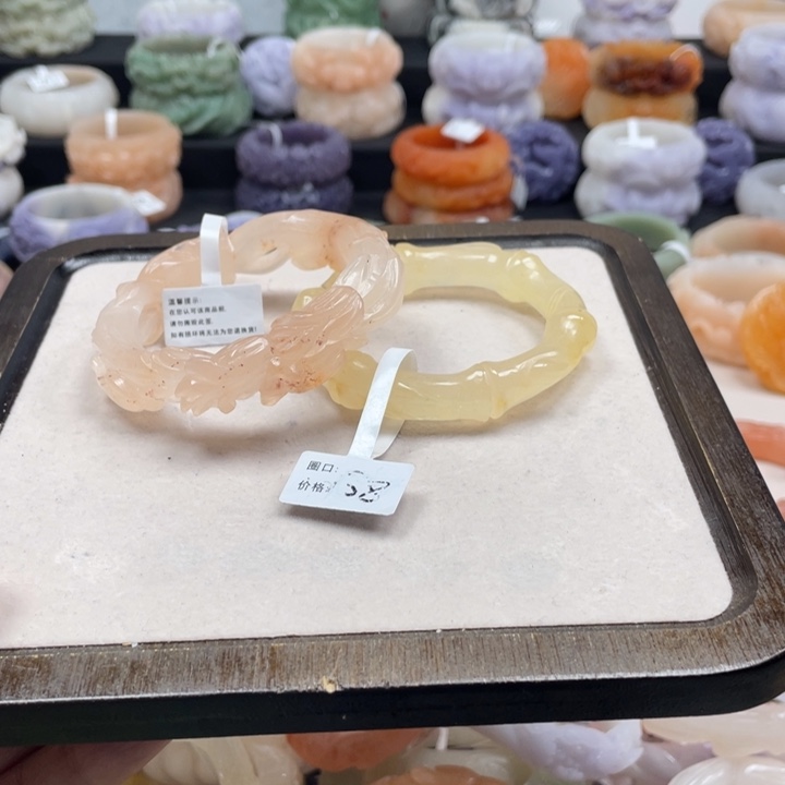 *****石英质玉未镶嵌手镯