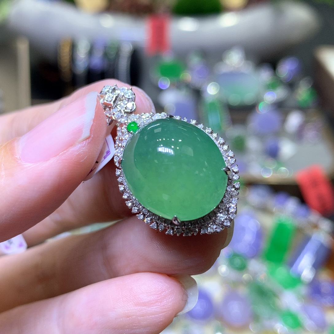 【闪购商品】翡翠颈饰18K金镶嵌翡翠吊坠项链