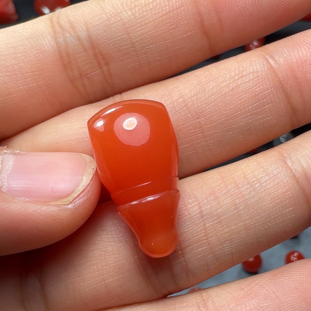 南红玛瑙三通未镶嵌