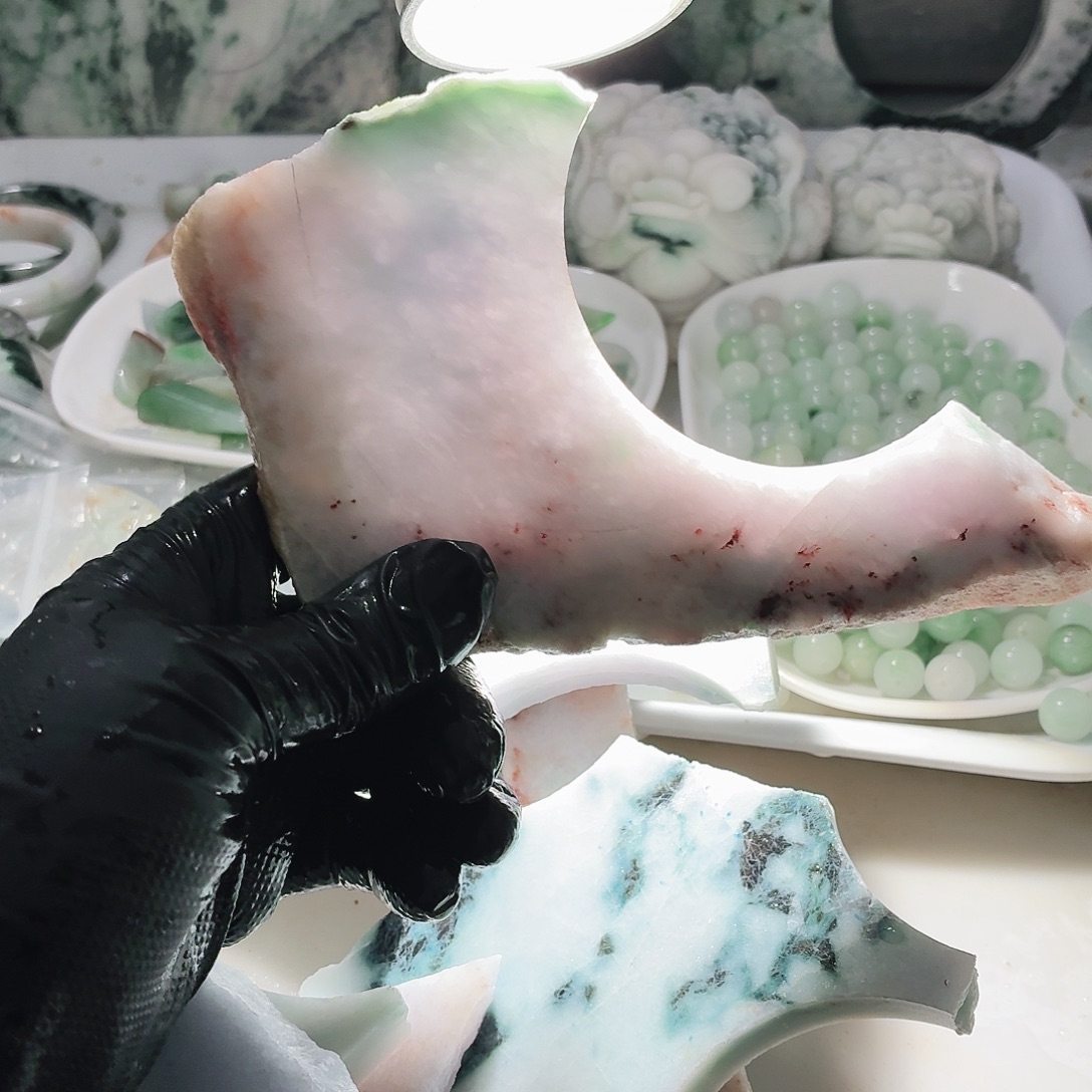 翡翠未镶嵌颈饰边角料