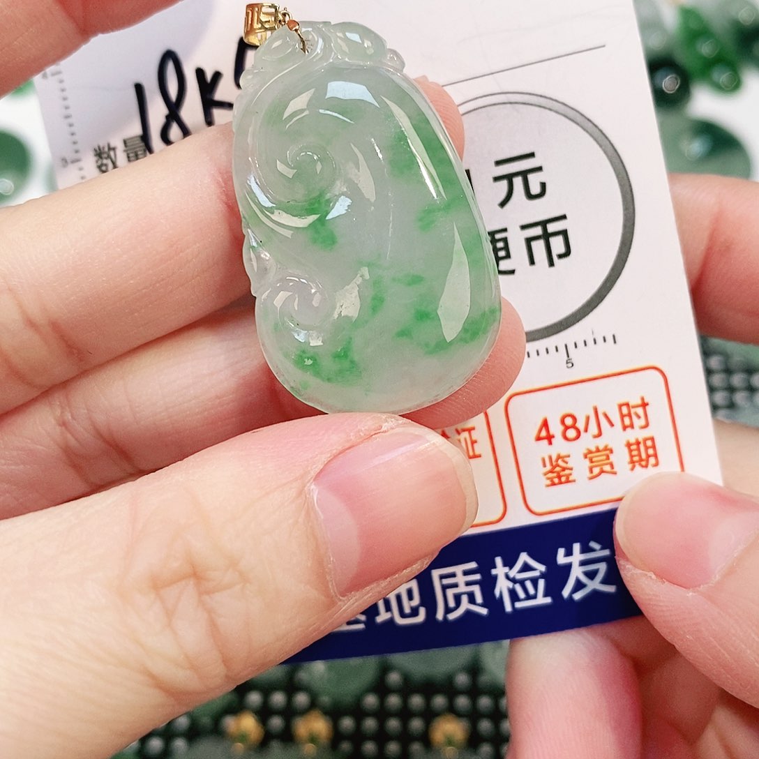 翡翠颈饰18K金镶嵌吊坠