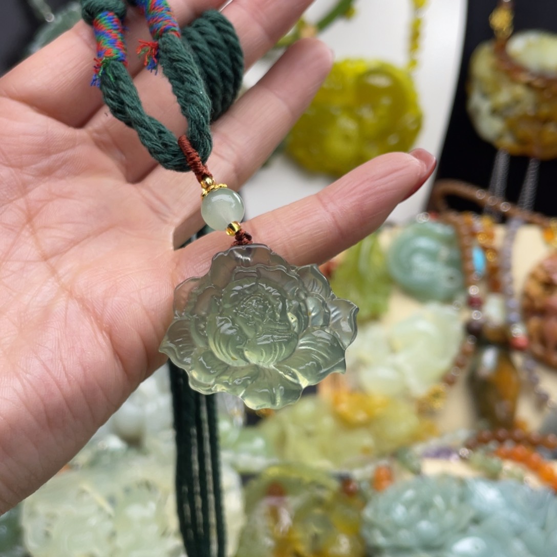 未镶嵌蛇纹石玉颈饰