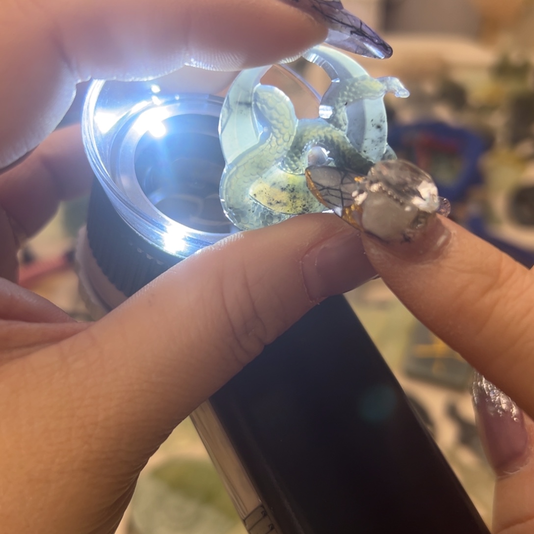 蛇纹石玉颈饰合金