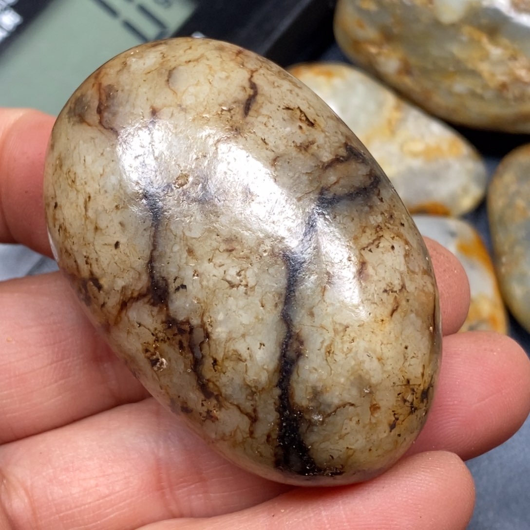 和田玉挂件足铂镶嵌