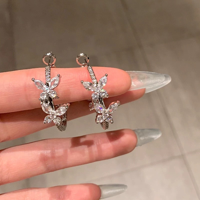 铜合金合成锆石耳饰 银色高级感气质轻奢时尚时尚百搭耳圈耳环