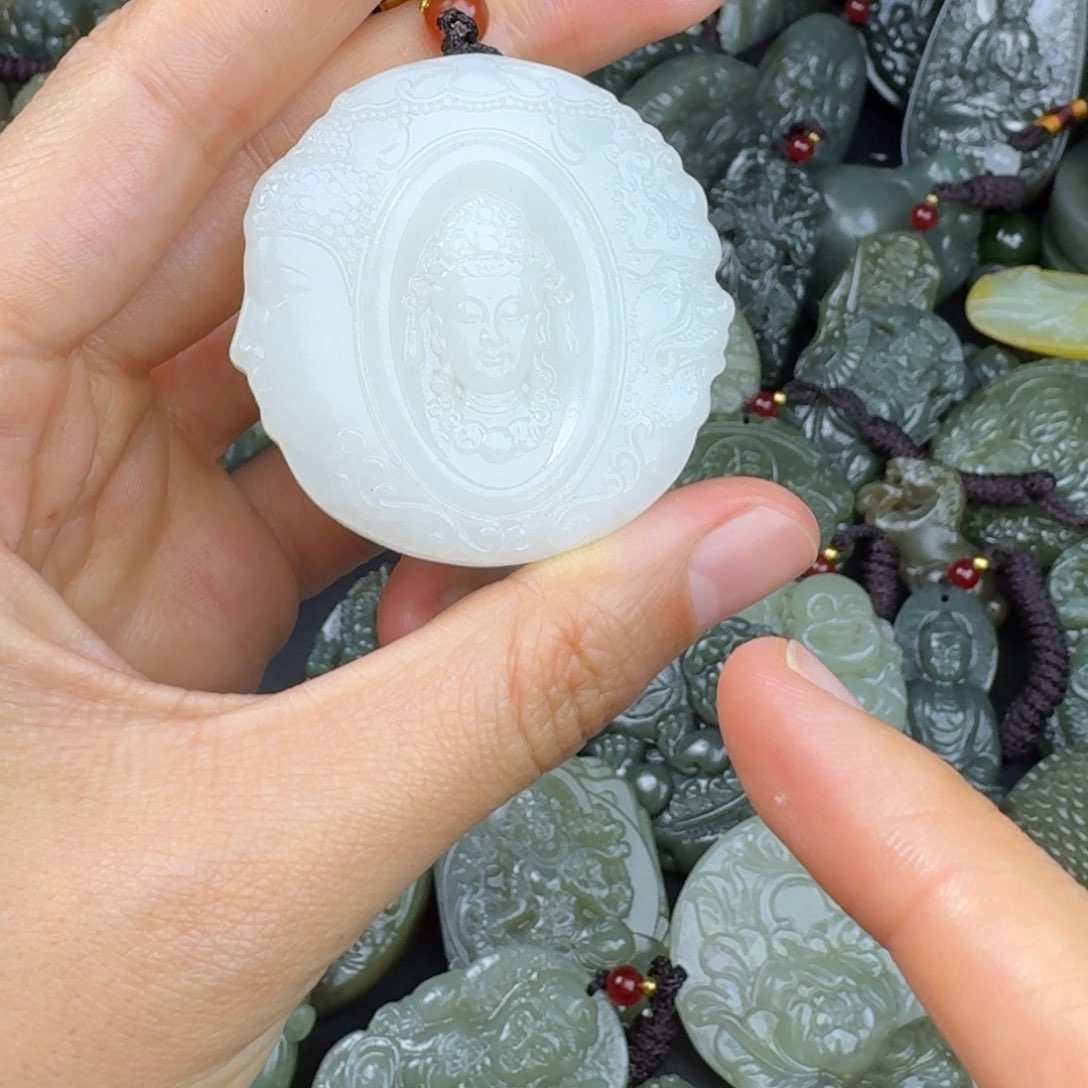 和田玉颈饰未镶嵌