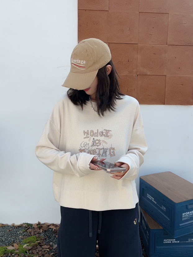 【 主播推荐】女士双色字母圆领卫衣6583