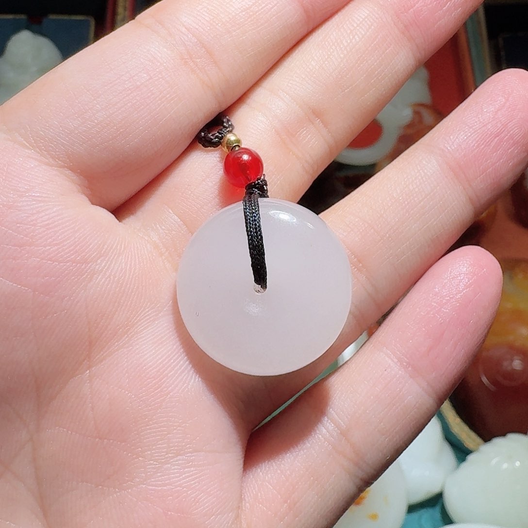 透闪石质玉挂件未镶嵌书*