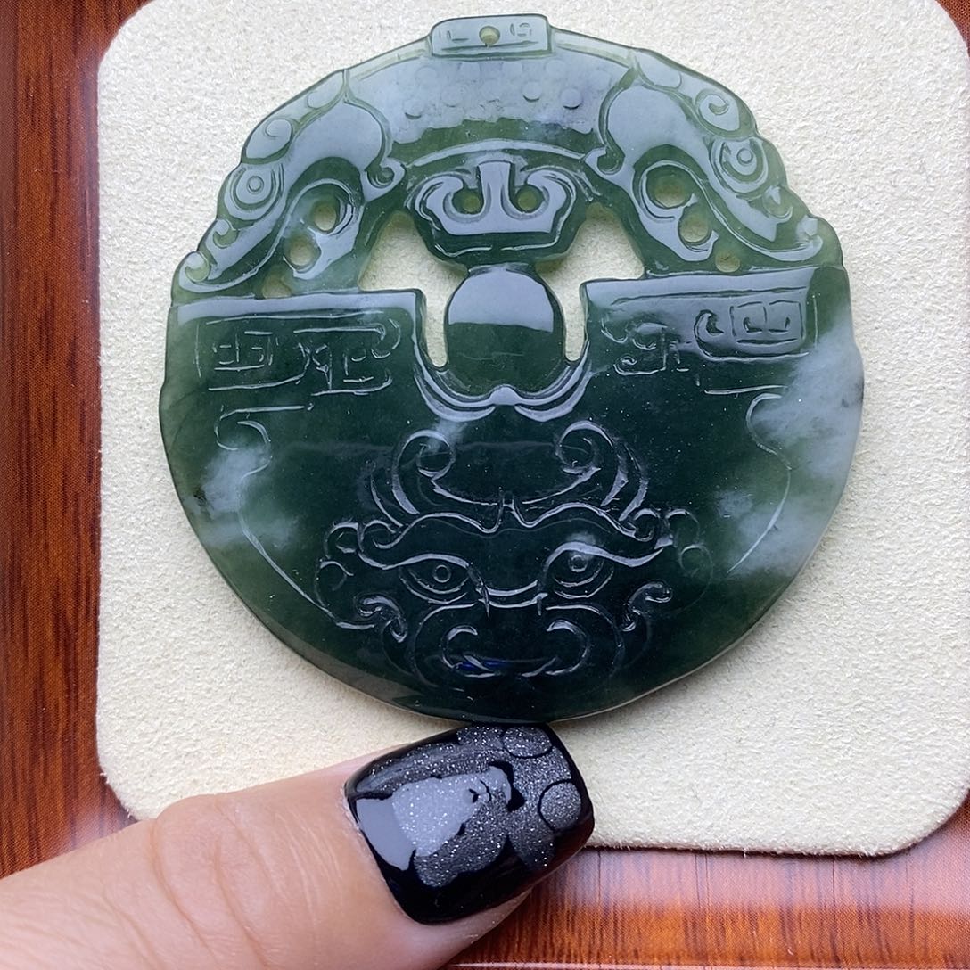 翡翠未镶嵌颈饰仿古龙牌