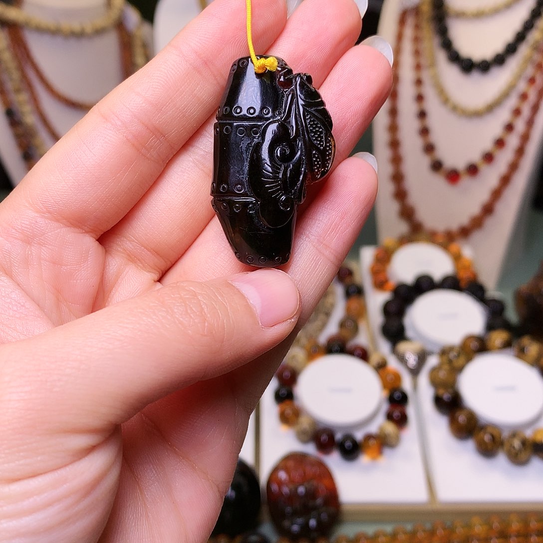 琥珀裸石未镶嵌窦抚顺琥珀