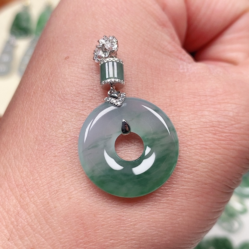 【闪购商品】翡翠吊坠(不含链)18K金镶嵌