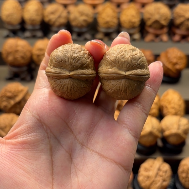 文玩核桃把件金丹绣球