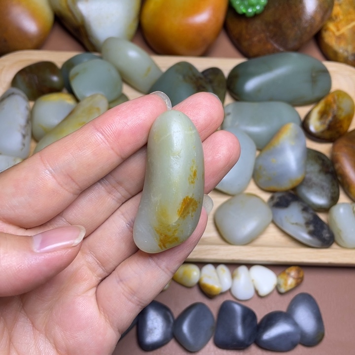 和田玉（糖玉）未镶嵌珠宝奇石