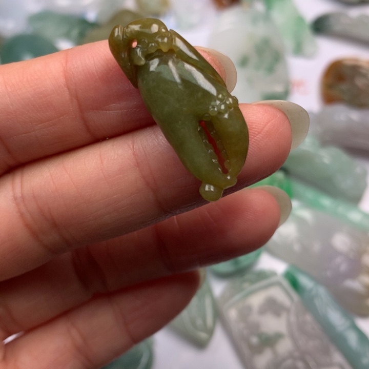 翡翠未镶嵌颈饰翡翠