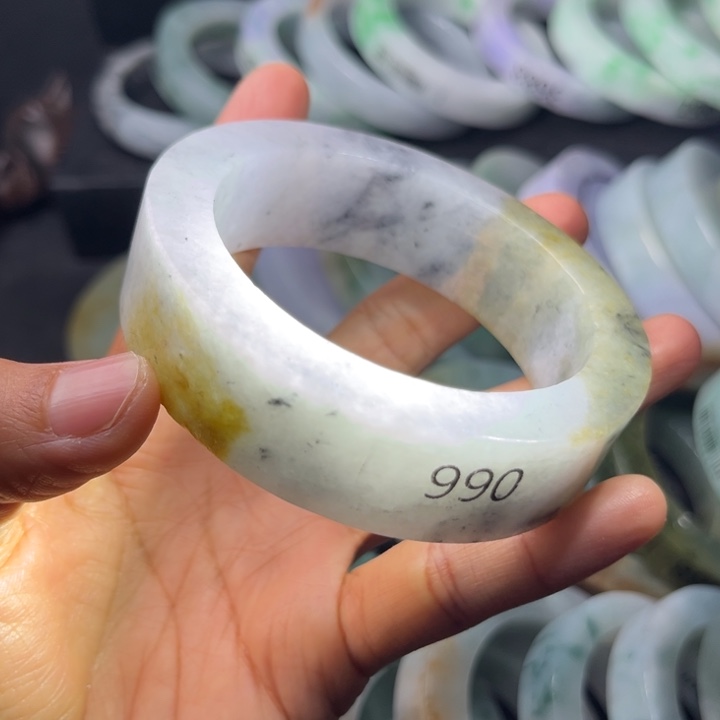 定制翡翠未镶嵌手镯