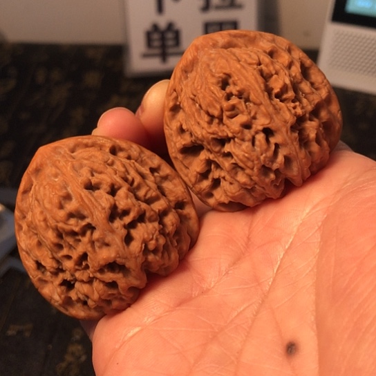 文玩核桃把件三角疆43mm
