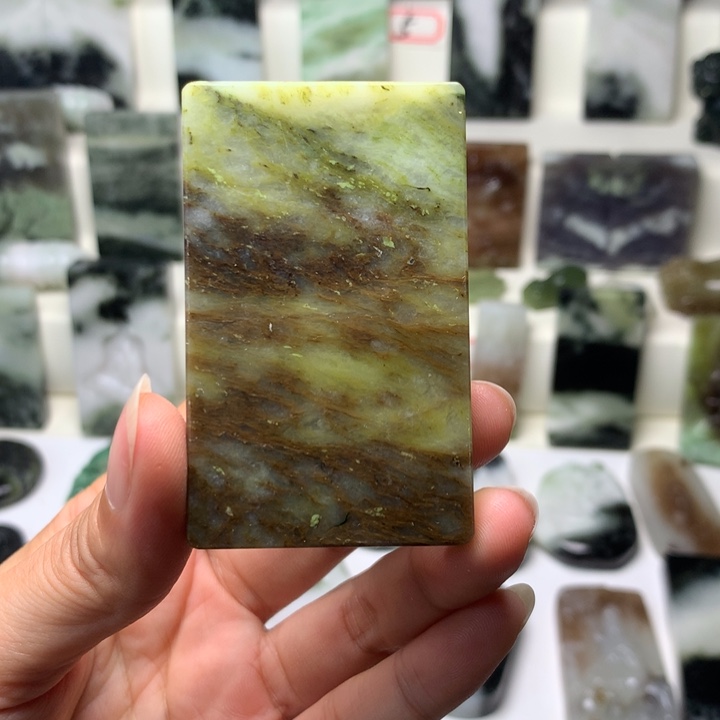 独山玉未镶嵌颈饰