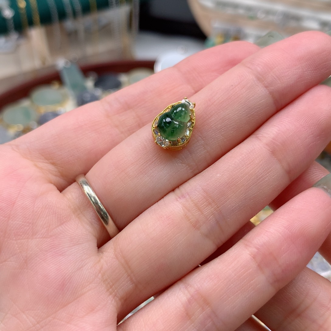 颈饰银S925镶嵌翡翠葫芦