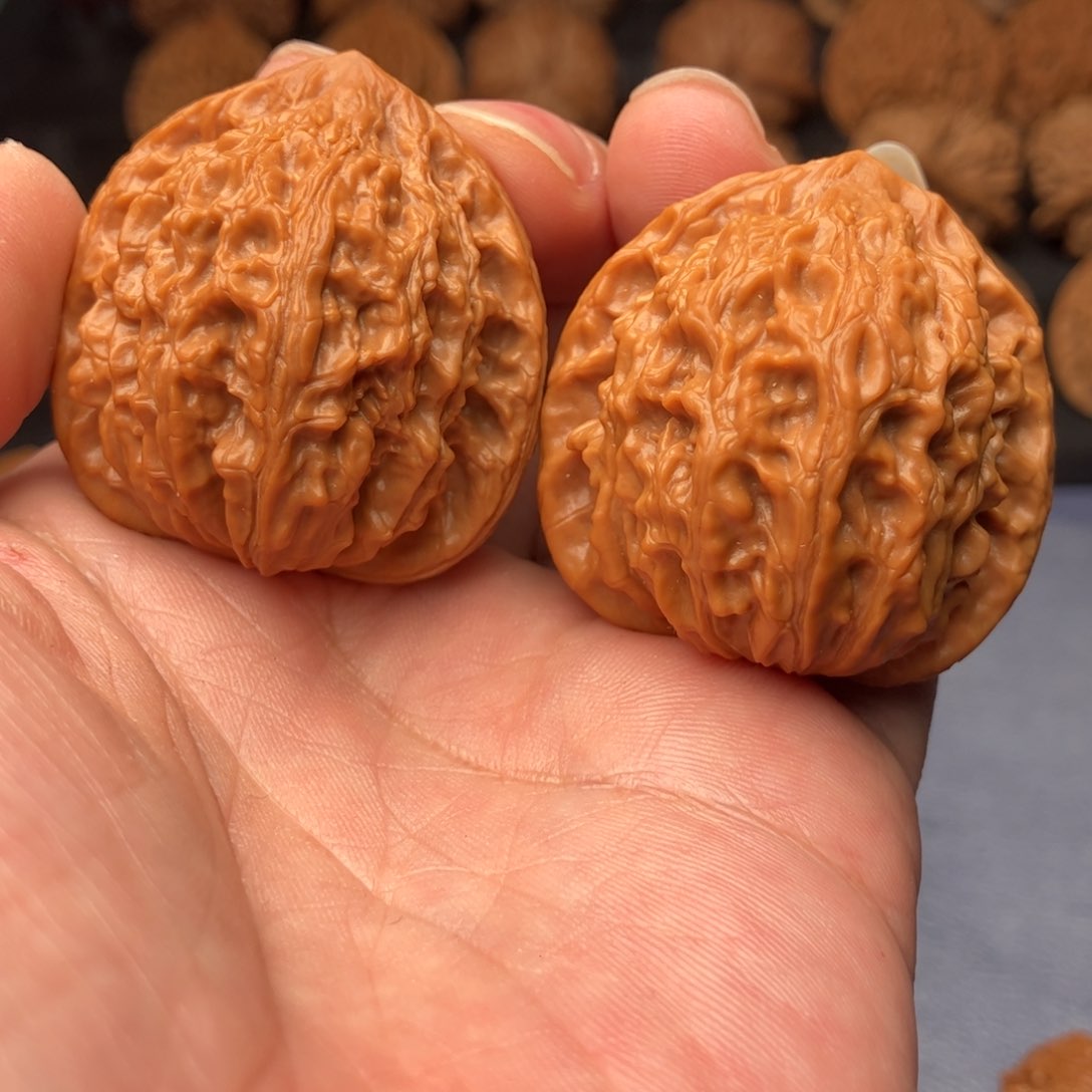 文玩核桃把件野生钱袋子狮子头38