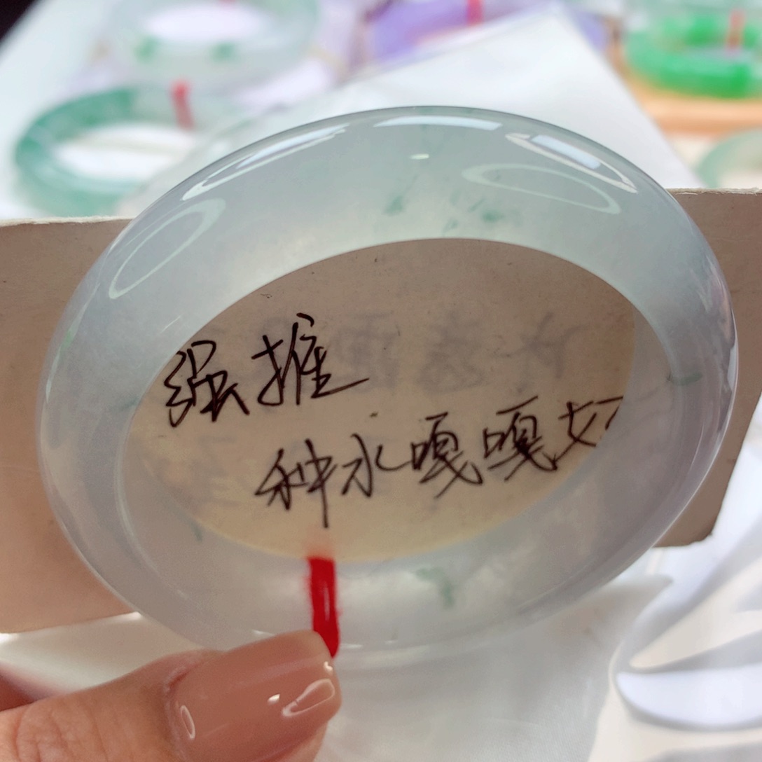 翡翠手镯未镶嵌师妹