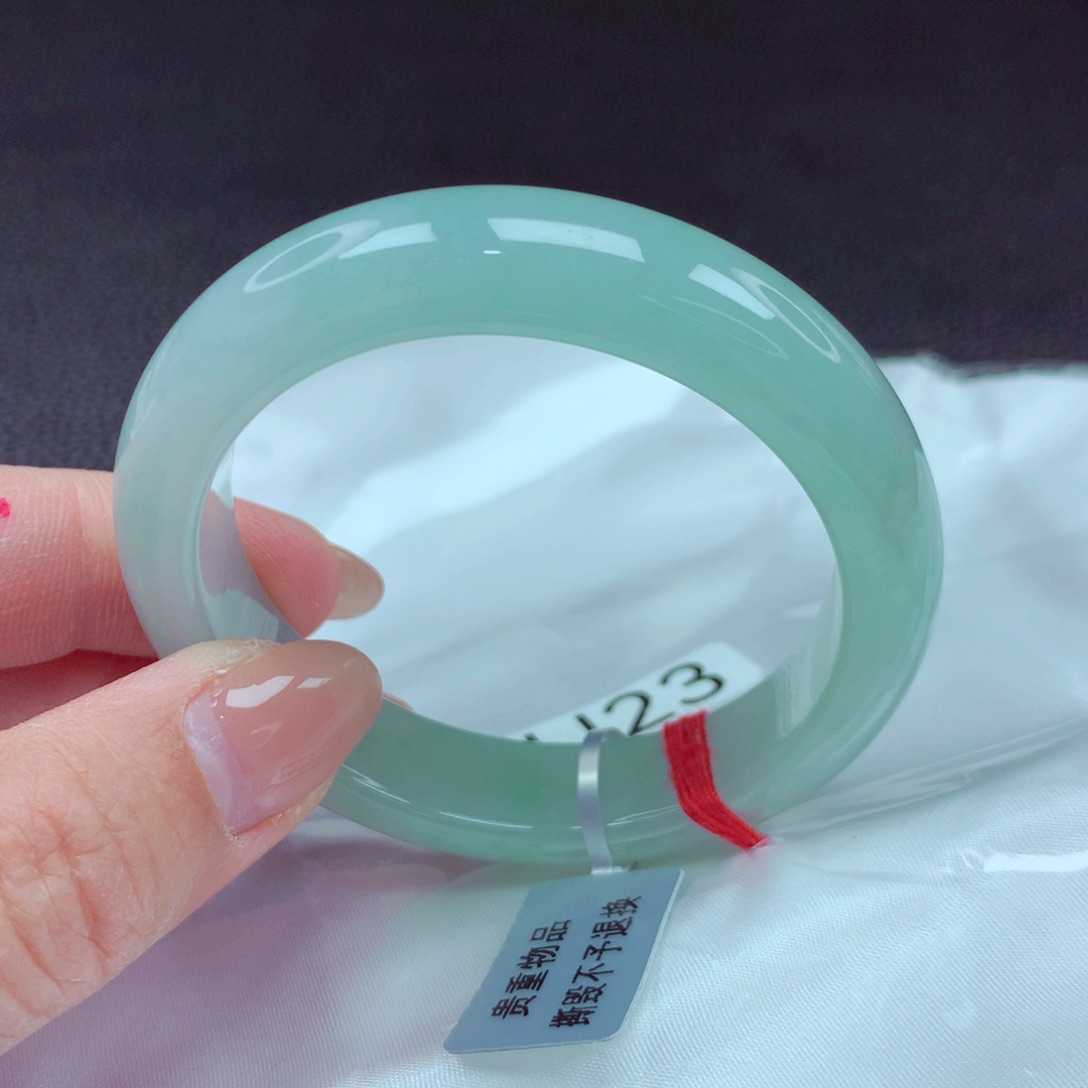 翡翠手镯未镶嵌手镯88