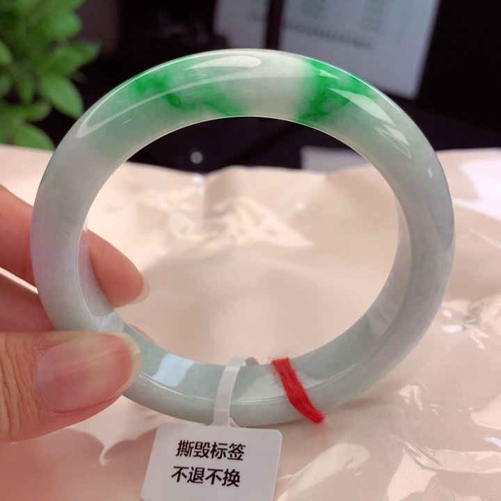 婧***语翡翠未镶嵌手镯57圈