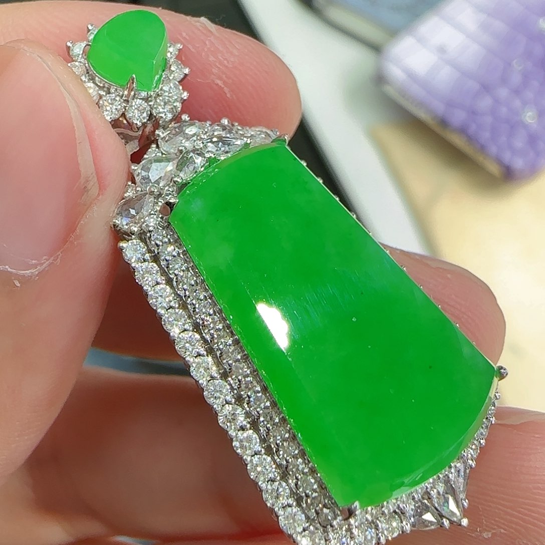 翡翠颈饰18K金镶嵌天然翡翠