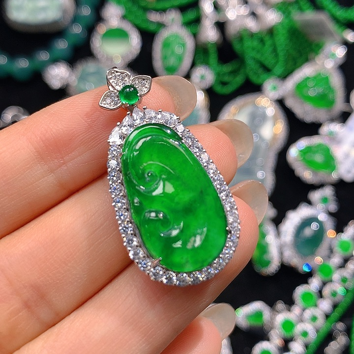 翡翠颈饰未镶嵌翡翠