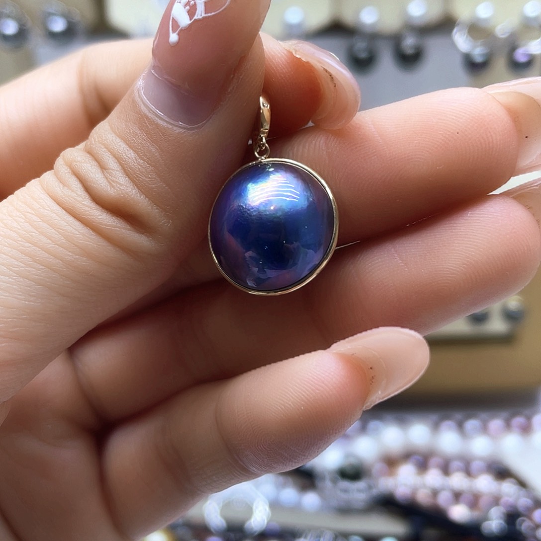 拼合珍珠（马贝珠）颈饰18K金镶嵌