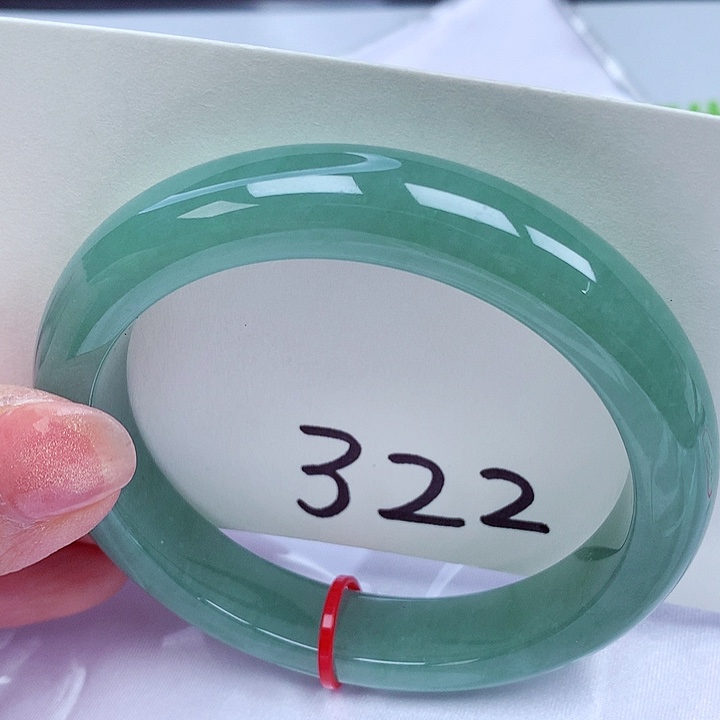 翡翠手镯未镶嵌翡翠