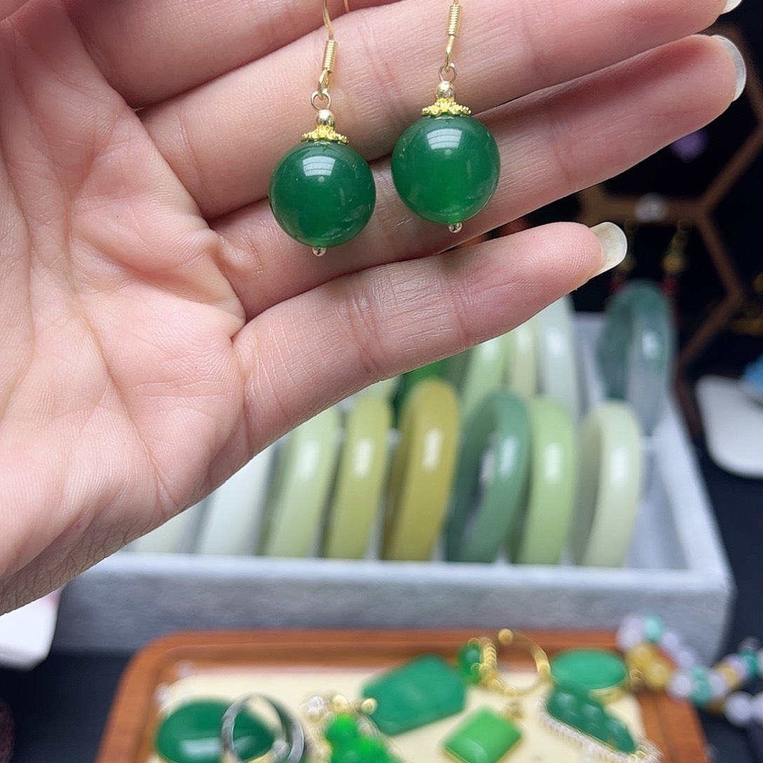 翡翠未镶嵌耳饰圆