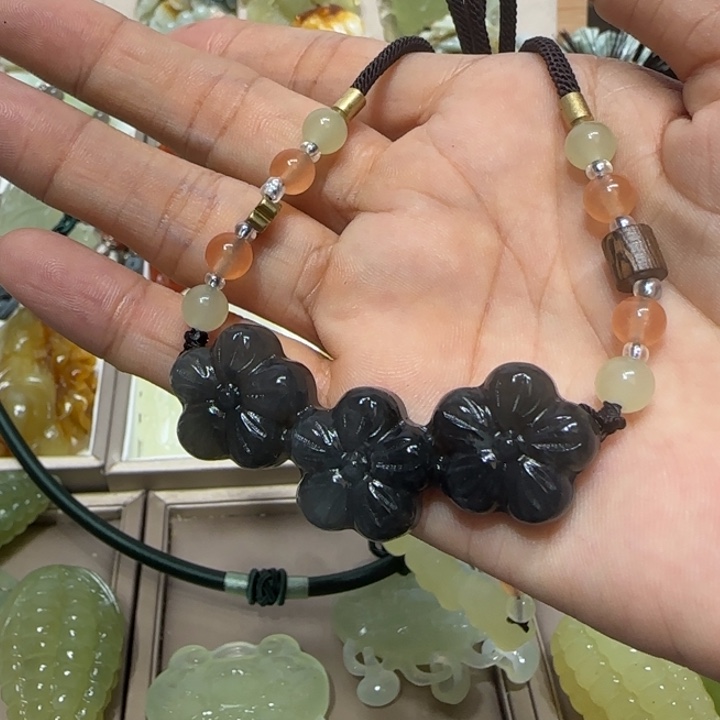 蛇纹石玉吊坠未镶嵌