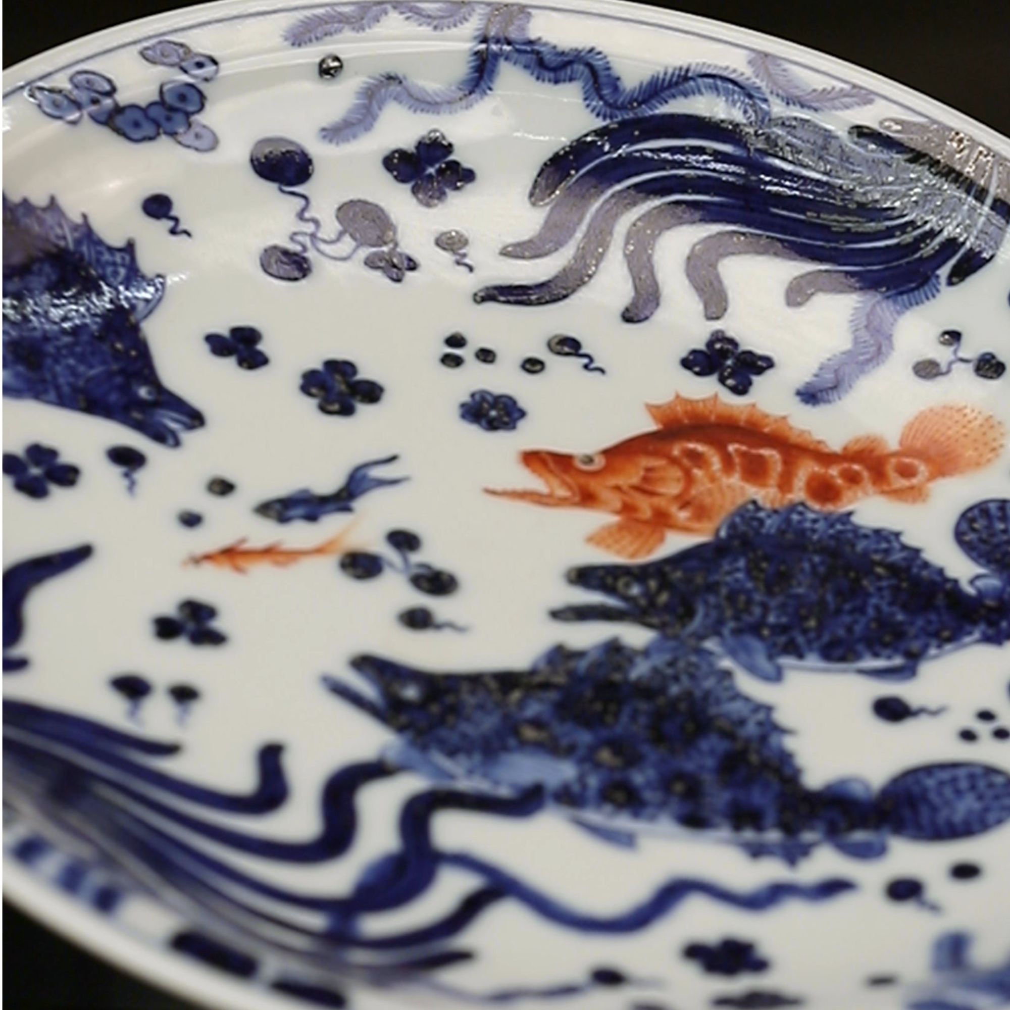 12.27a/m2a23/甫生雅集/青花釉里红鱼藻纹壶承