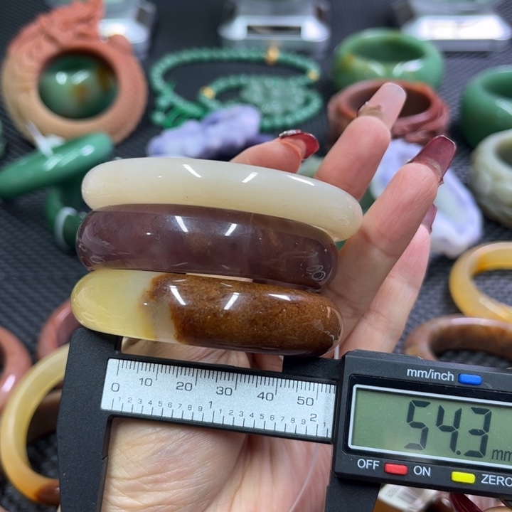 石英质玉手镯未镶嵌