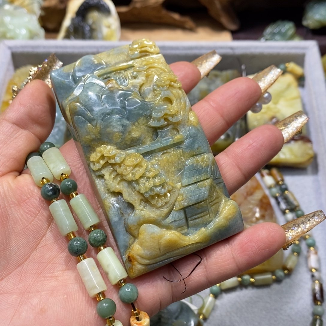 蛇纹石玉颈饰未镶嵌