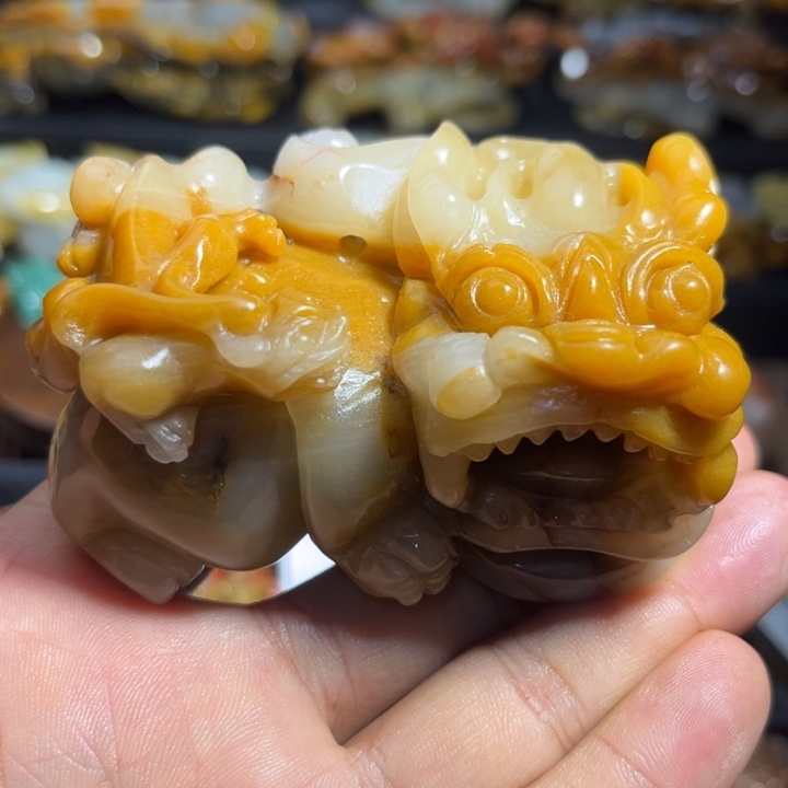 石英质玉（黄龙玉）未镶嵌颈饰
