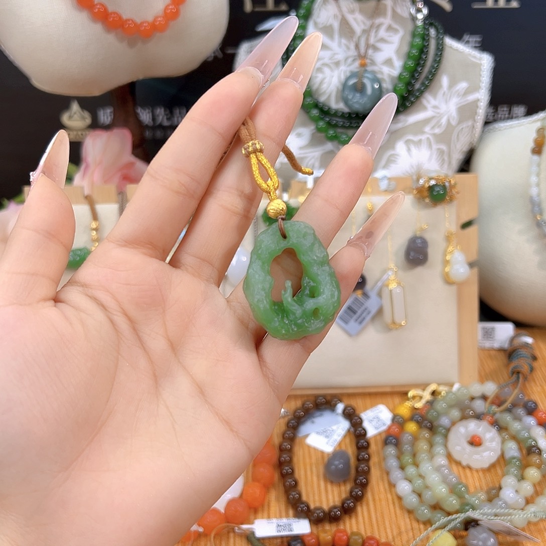 和田玉未镶嵌颈饰sj