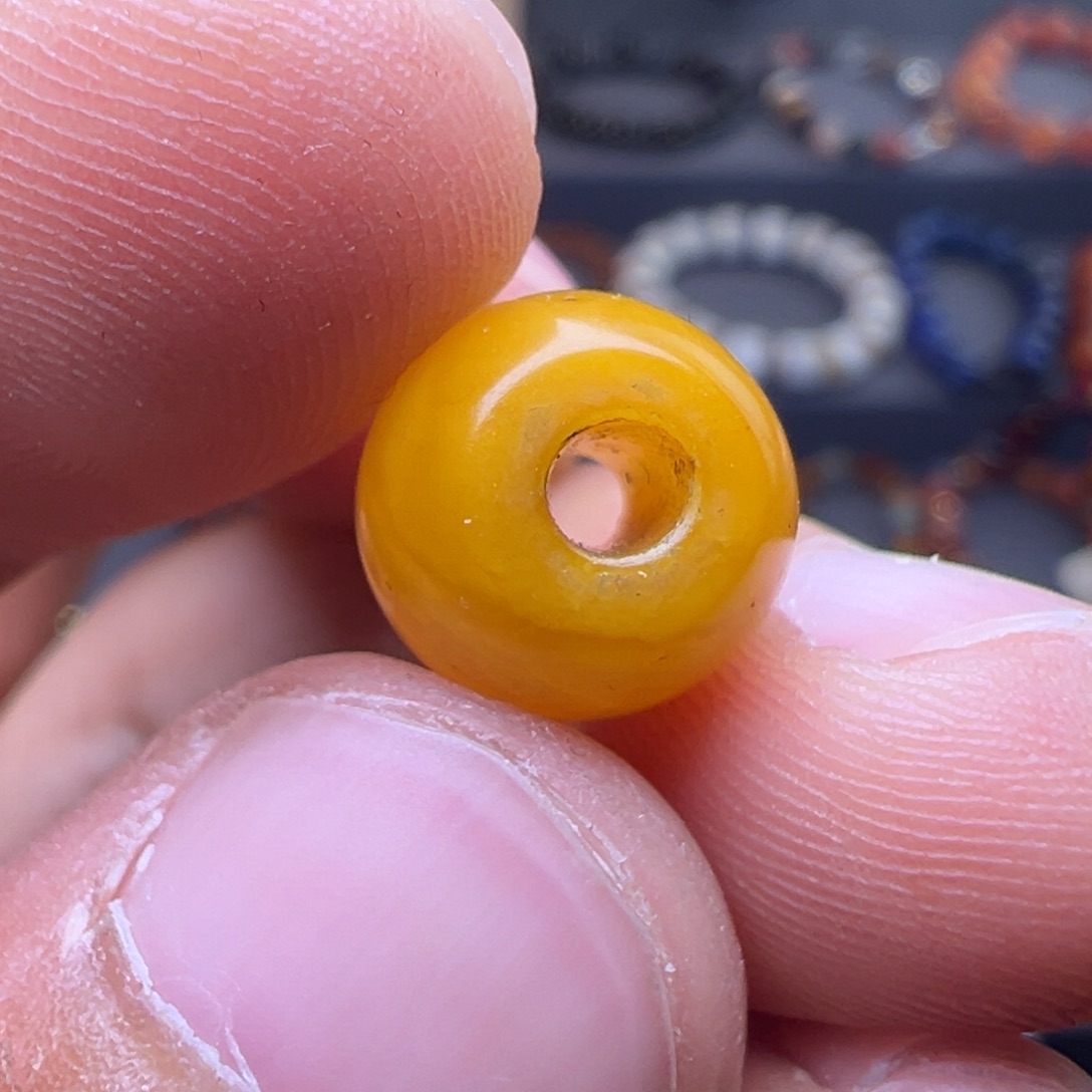 琥珀未镶嵌颈饰蜜蜡