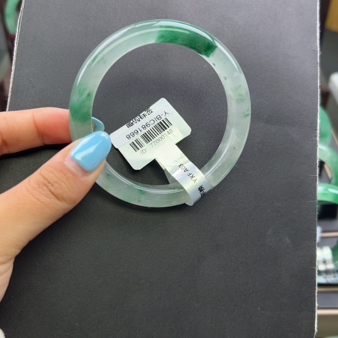 石英质玉未镶嵌手镯+周周58