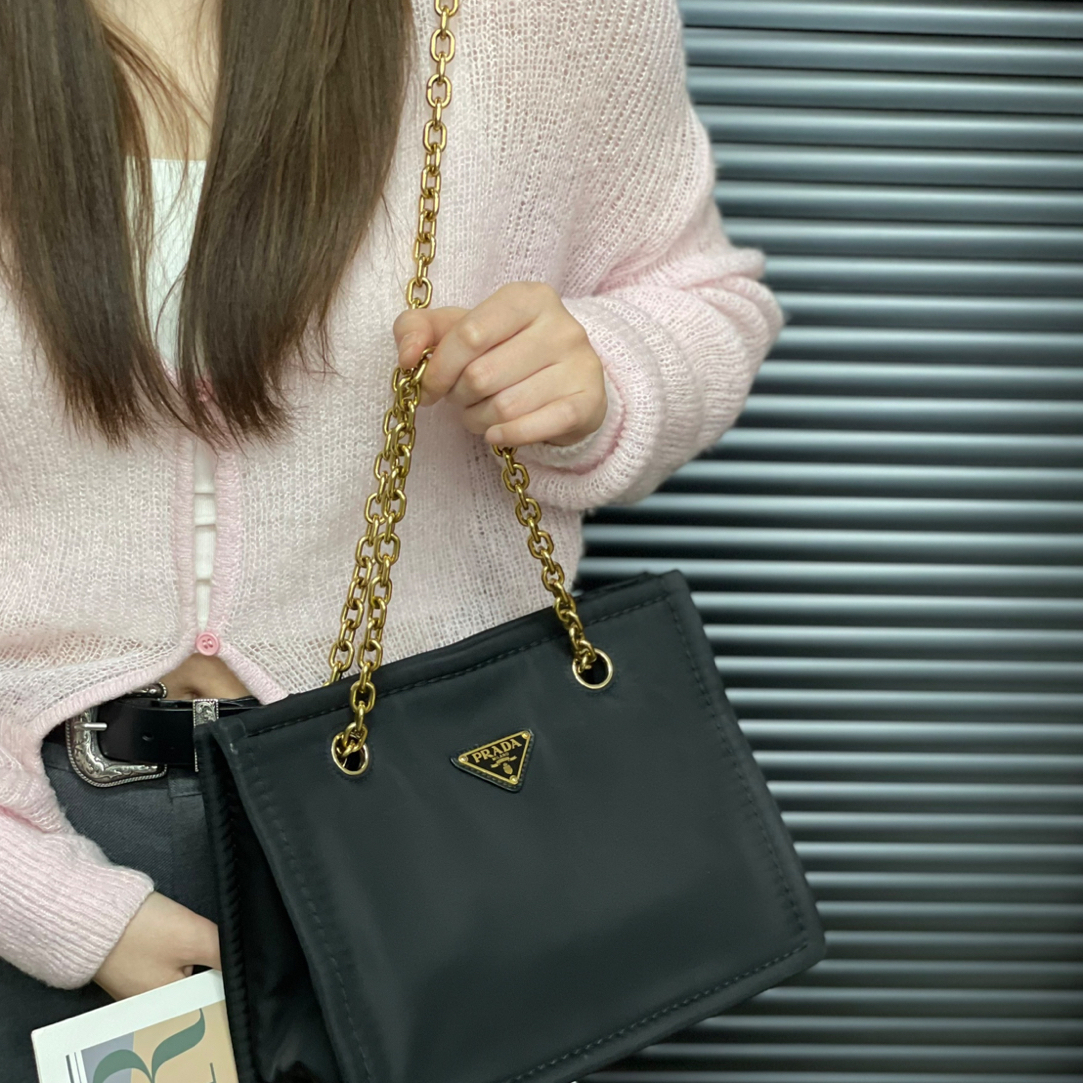 95新 Prada/普拉达 阿白奢品/Prada 黑金豆腐包