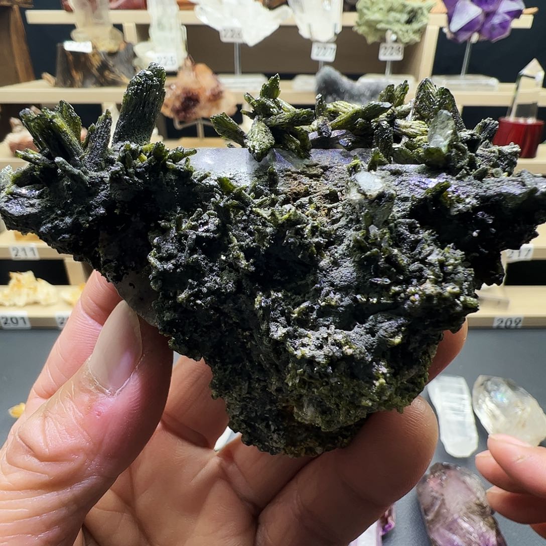 石喜马水晶原石摆件，