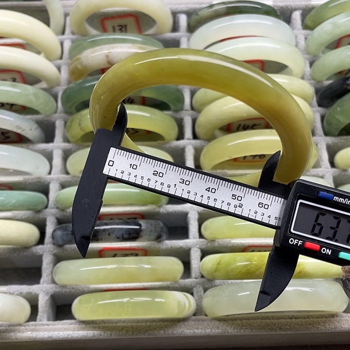 蛇纹石玉未镶嵌手镯139