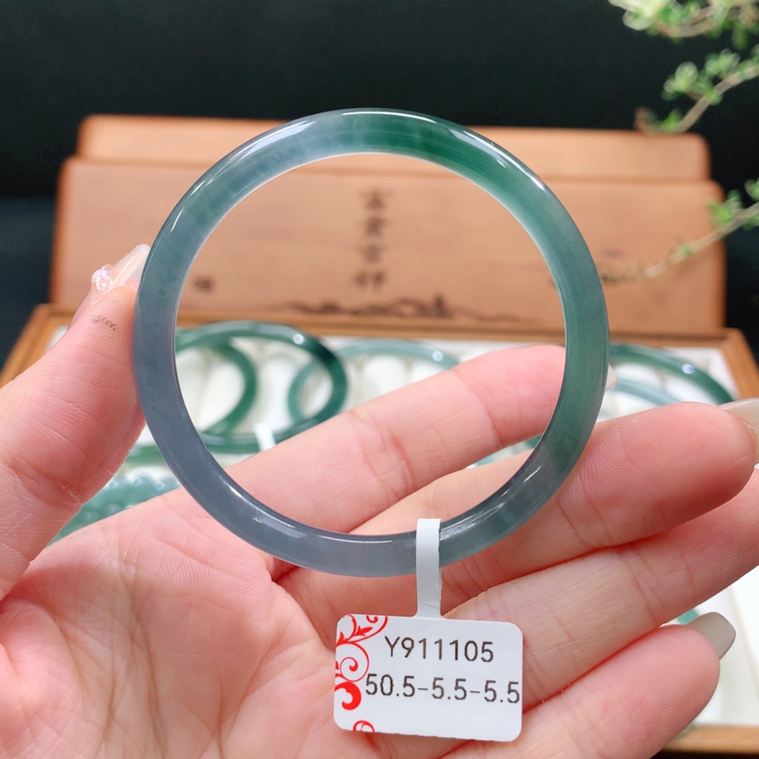 翡翠手镯未镶嵌天然